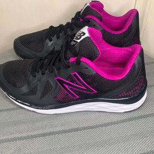 New Balance sneaker  7 1/2.